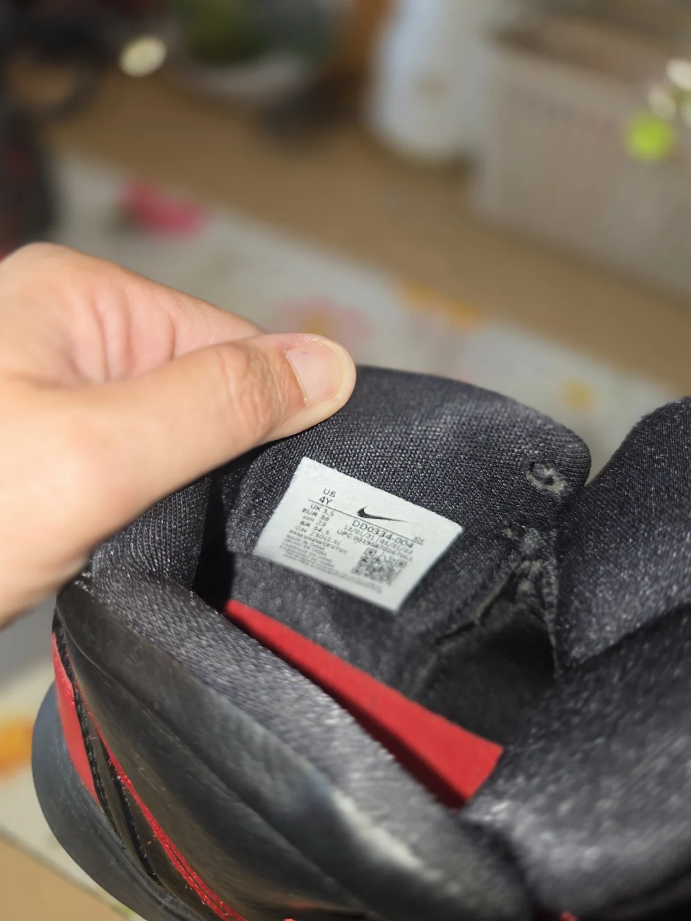 Nike Kids Black and Red Accent Sneakers - 1111 Detail